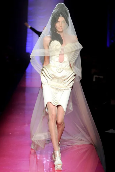 Look 70